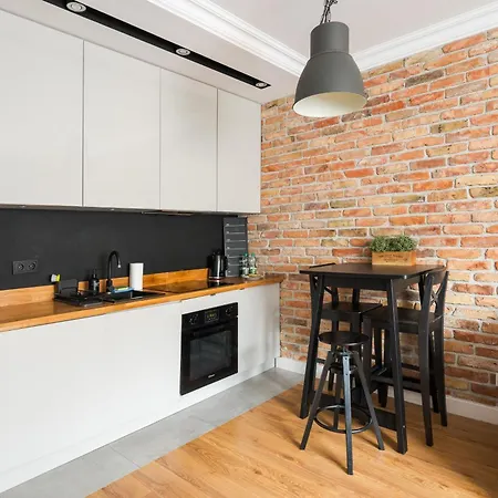 Nowolipki Deluxe By Bookinghost Varsó